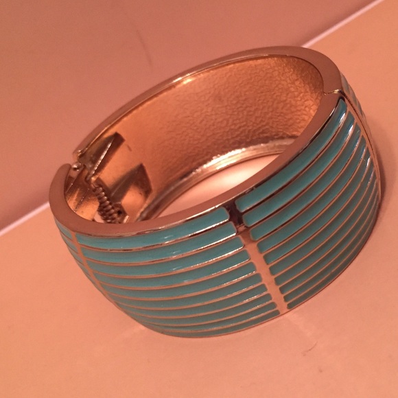 Lulus Jewelry - Turquoise Clamp Bracelet w/ Gold Stripes